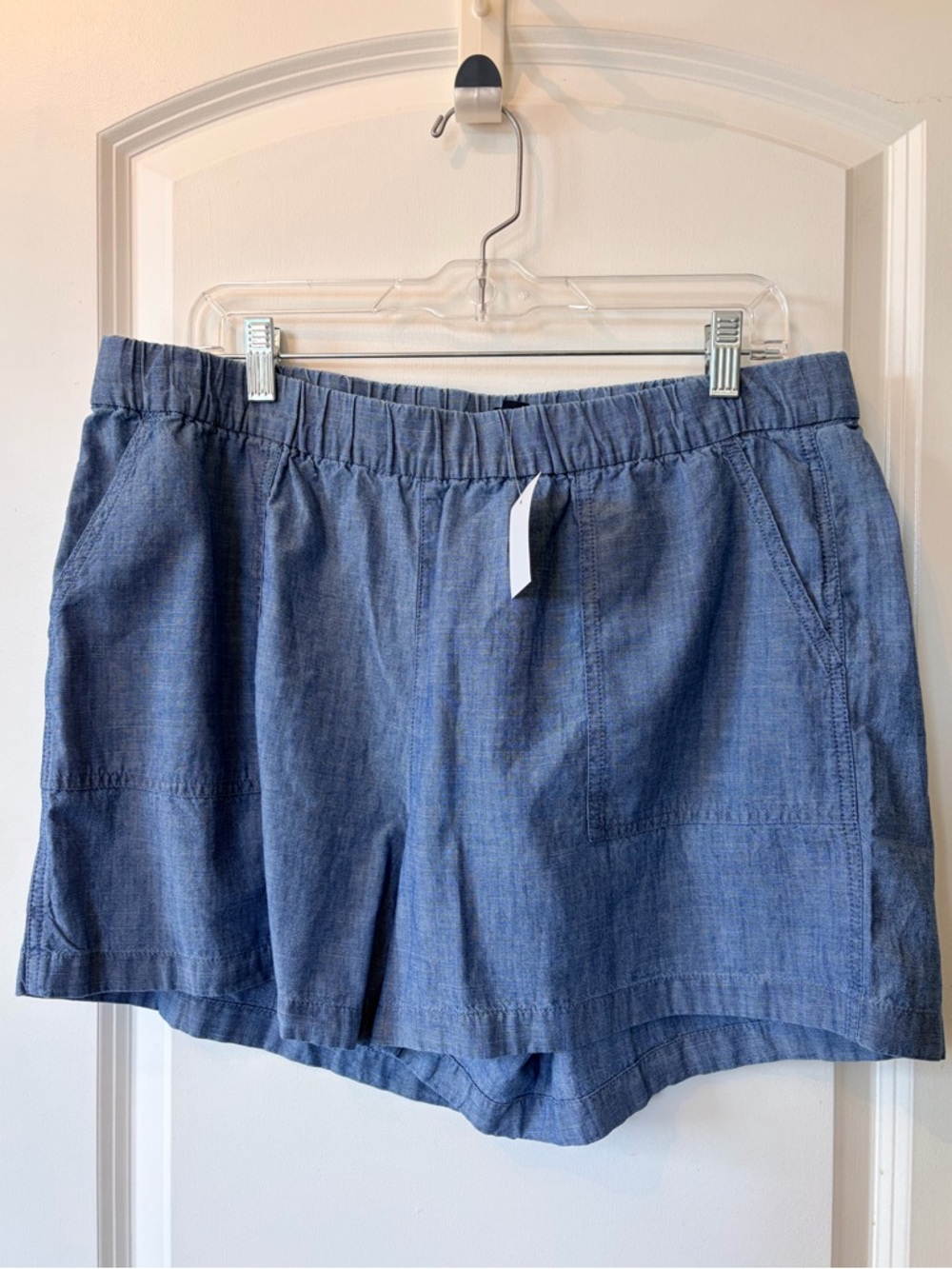 J Crew Casual Blue Chambray Women’s Shorts size Large 4" inseam summer beach